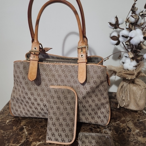 Dooney & Bourke Handbags - Dooney & Bourke Large Monogram Bag + 3 Dooney accessories